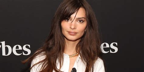 Emily Ratajkowski poses totally naked in new Instagram post